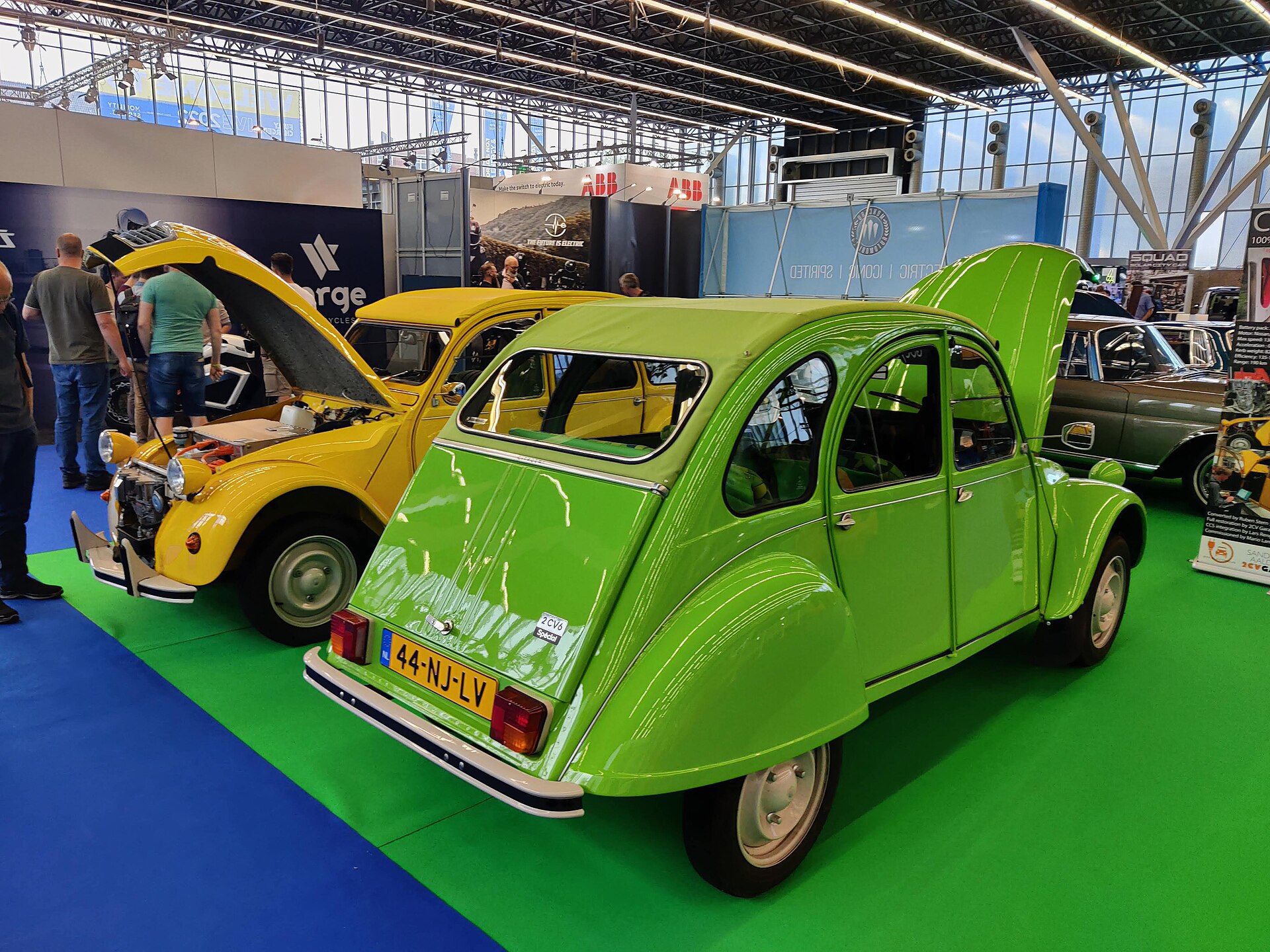 A Citroën 2CV retrofitted with an electric drivetrain, presented at Fully Charged 2022 in Amsterdam.