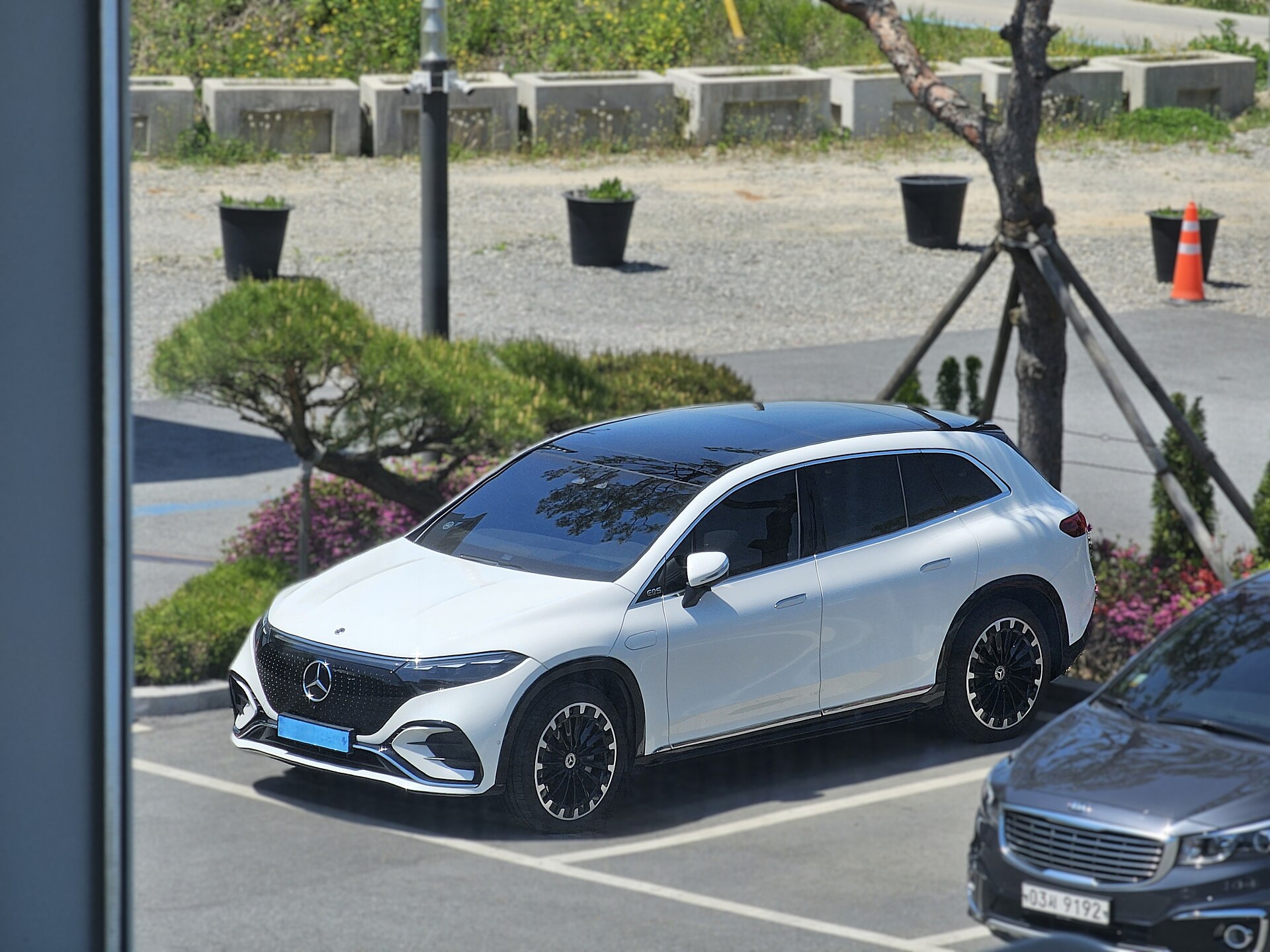 Polar White Mercedes-Benz X296 EQS 580 4MATIC SUV AMG Line Electric SUV.